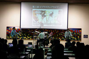 イスにチョンして鑑賞